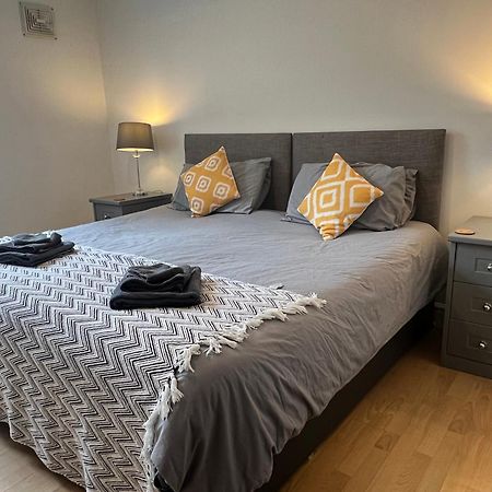 Spacious Ground Floor Suite Comfortably Sleeps Up To Eight Халифакс Екстериор снимка