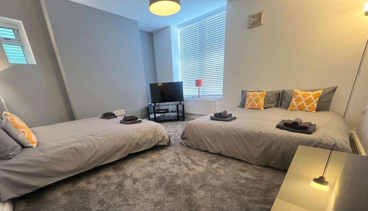Spacious Ground Floor Suite Comfortably Sleeps Up To Eight Халифакс Екстериор снимка