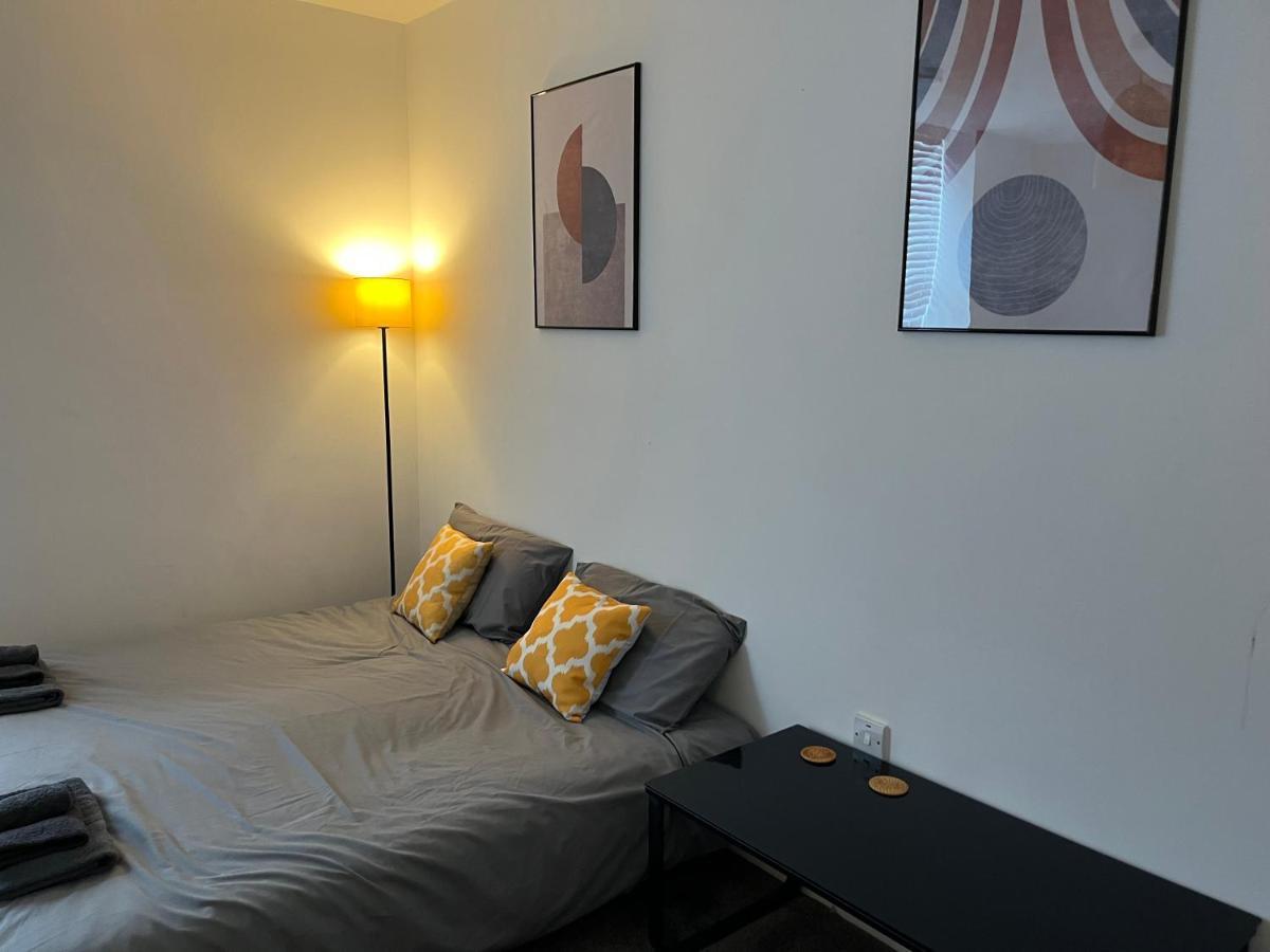 Spacious Ground Floor Suite Comfortably Sleeps Up To Eight Халифакс Екстериор снимка
