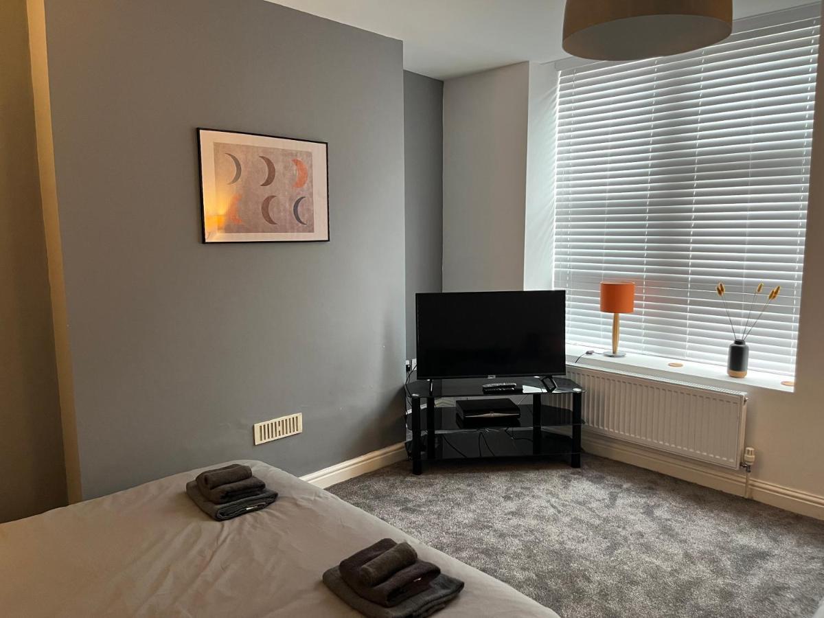 Spacious Ground Floor Suite Comfortably Sleeps Up To Eight Халифакс Екстериор снимка