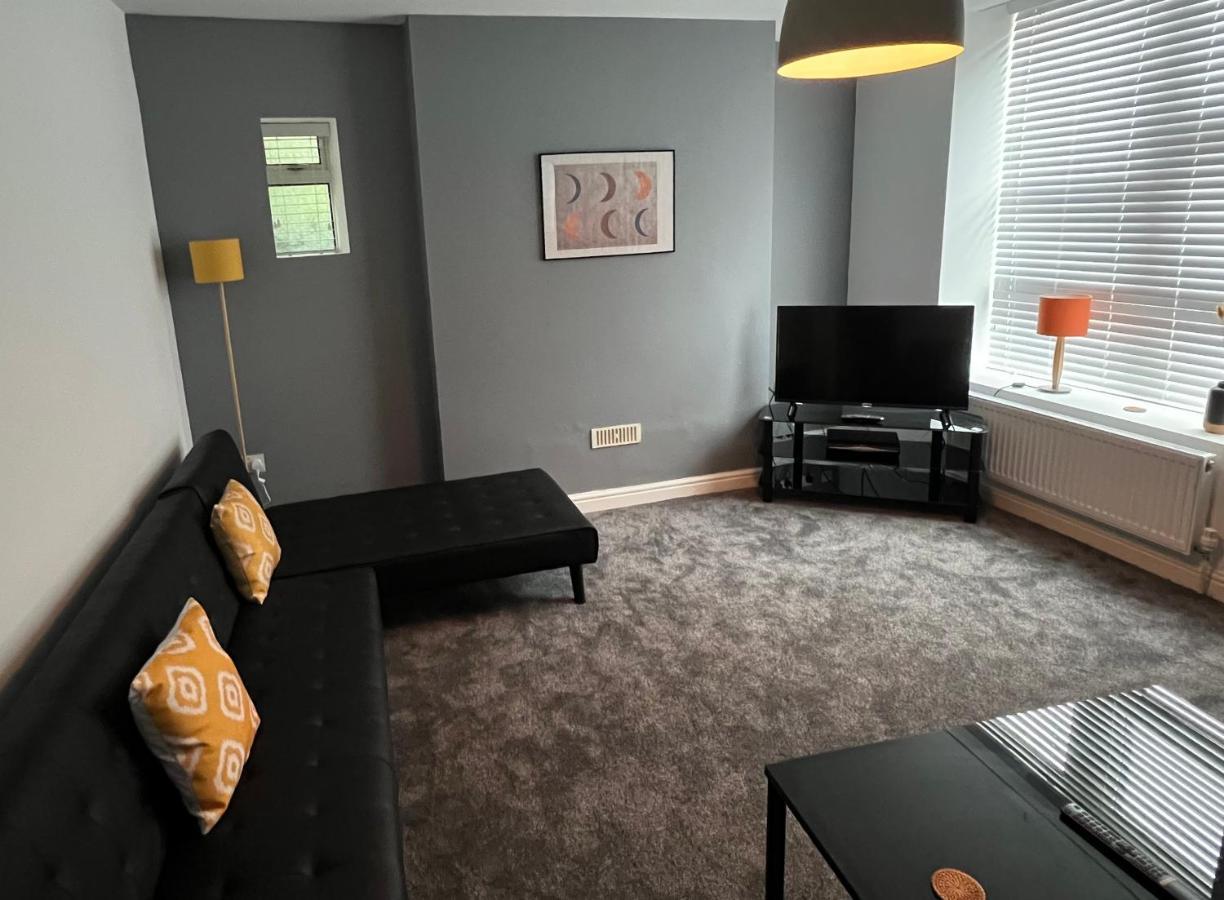 Spacious Ground Floor Suite Comfortably Sleeps Up To Eight Халифакс Екстериор снимка