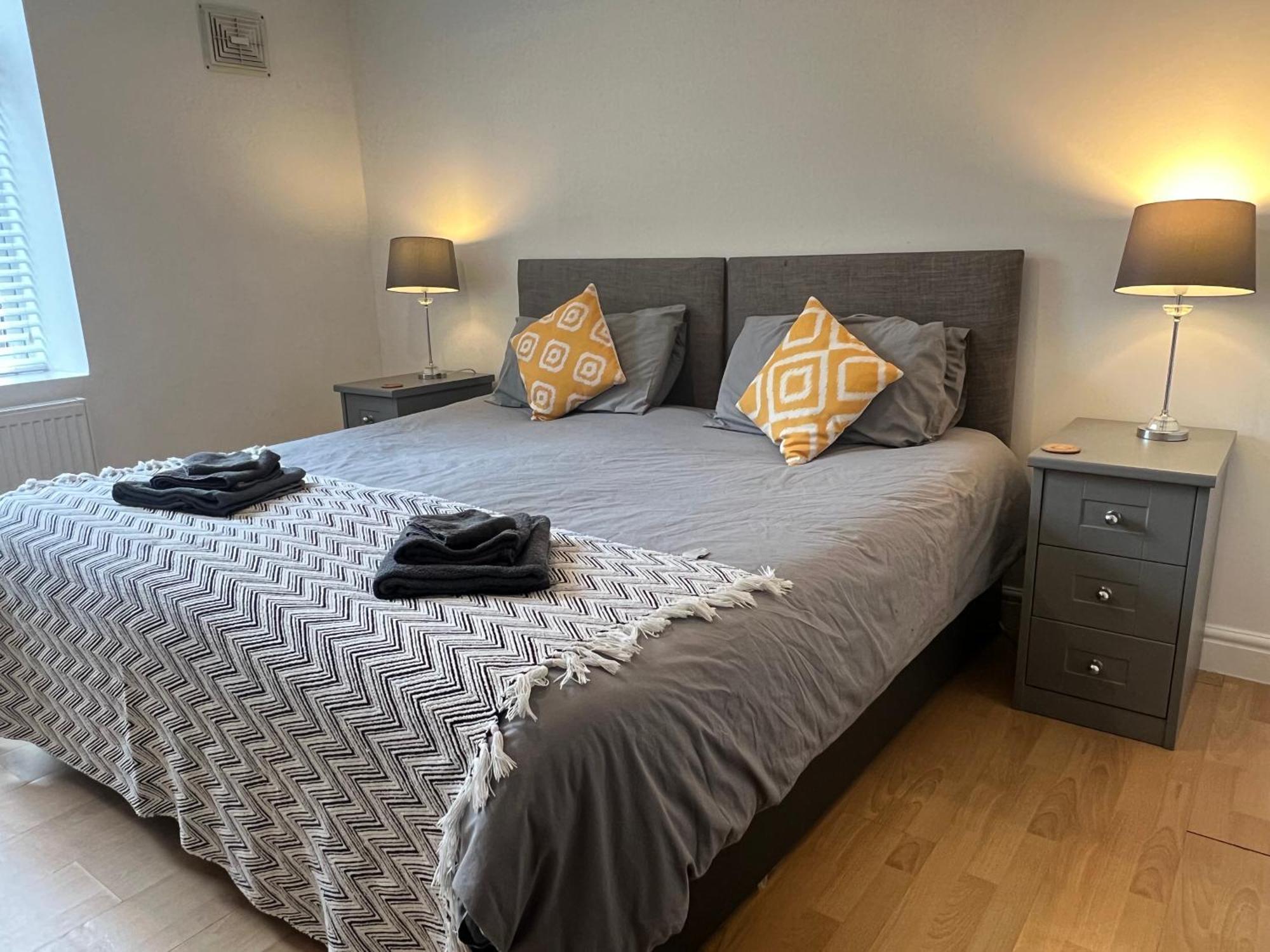 Spacious Ground Floor Suite Comfortably Sleeps Up To Eight Халифакс Екстериор снимка